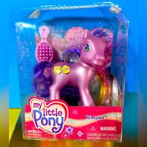 MY LITTLE PONY G3 2002 KIMONO PONY w/JAPANESE YELLOW LANTERNS SYMBOL & ACCESSORY